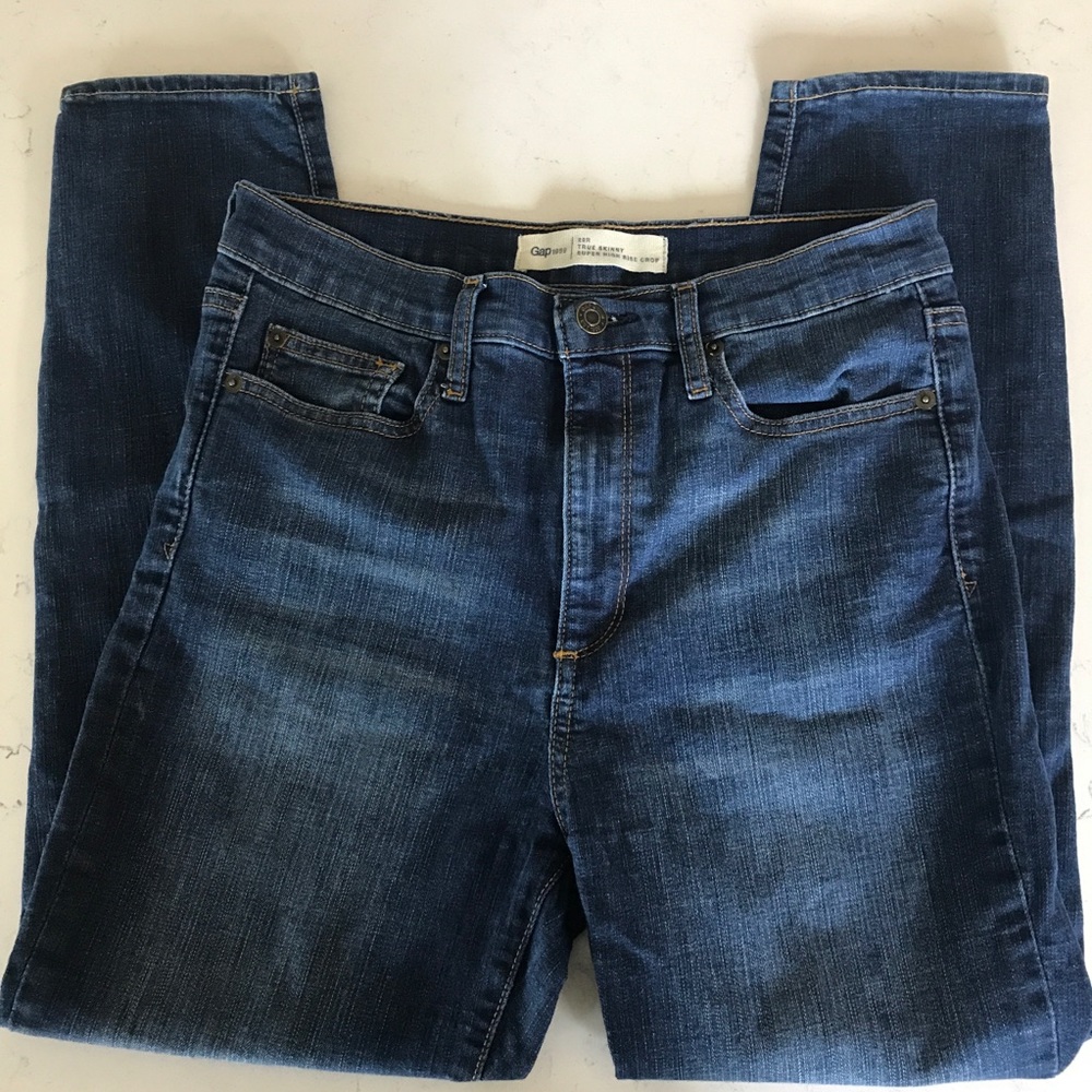 GAP Women’s 1969 True Skinny Highrise Crop Jean.